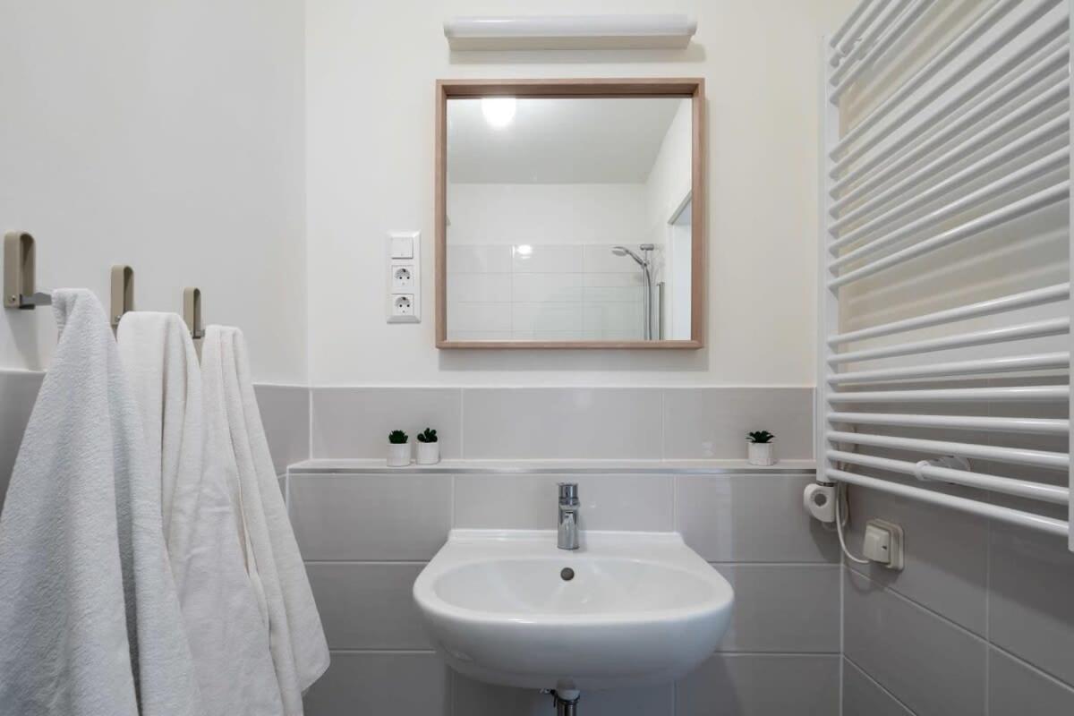 Modern Apt In Authentic Central Area 布达佩斯 外观 照片
